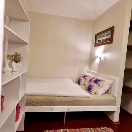 Sweet Retrohome In Center Appartamento